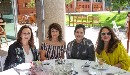  Carmelita Bravo, Claudia Sánchez, Tita García y Martha López.