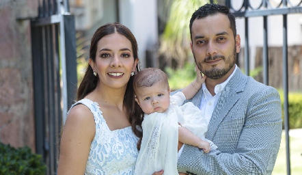 Mónica Duarte y Adolfo Martínez con su hijo Rodrigo.