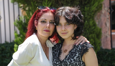 Jessica y Sophia.