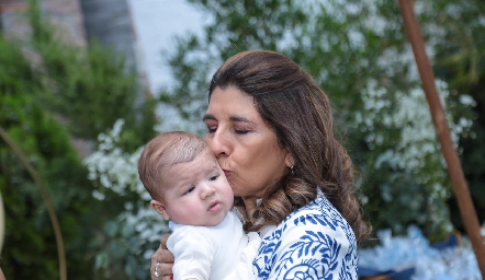 Lourdes Bocard con su nieto Rodrigo.