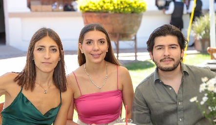Alejandra Llevat, Alessandra Bocard y Gerardo Bocard .