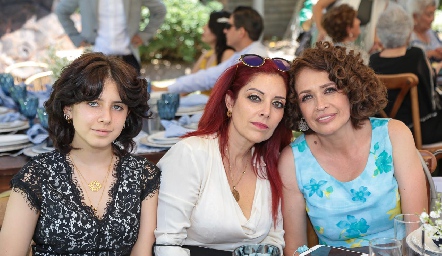 Sophia, Jessica e Ivón Martínez .