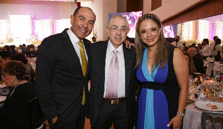  Arturo Martínez, Isaías Martínez y Viviana Padrón.