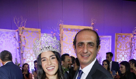  Celeste con su papá Jesús Chevaile.