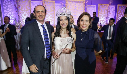  Jesús Chevaile y Jessica Sánchez con su hija Celeste.