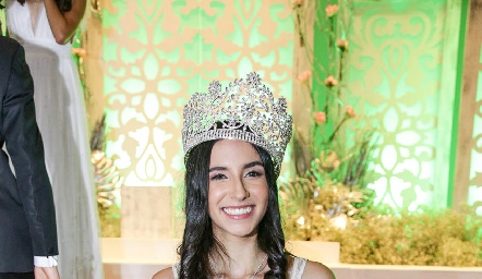  La nueva reina Celeste Chevaile.