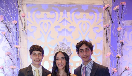  Sebastián, Celeste y Jesús Chevaile.