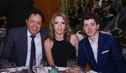  Richo Delgado, Paty Ponce y Pato Delgado.