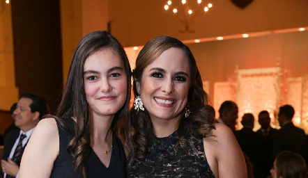  María  Vigata y Susana Humara.