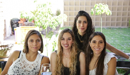  Tere García, Melissa Compean, Claudia Díaz de León y Sofía Díaz de León.