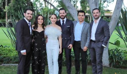 Los novios con sus hermanos, Mauricio Mahbub, María y Laura Bravo, Luis Alberto Mahbub, Lisandro Bravo y Luis Antonio Mahbub.