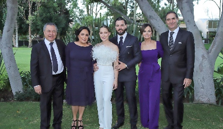  Los novios con sus papás, Lisandro Bravo, Laura Rodríguez, Laura Bravo, Luis Alberto Mahbub, Elsa Tamez y Luis Mahbub.
