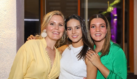  Flor Shiper, Sandra Villalobos y Mimíi Navarro.
