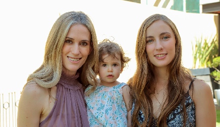  Ana Paula Delgado, María Camargo y Celina Gallegos.