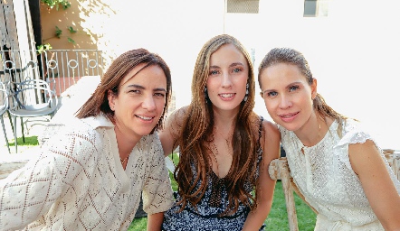  Alejandra Güemes, Celina Gallegos y Maiela Conde.