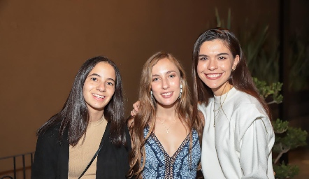  Valentina Gameros, Celina Gallegos y Montse Hamspshire.