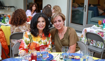  Adriana Díaz de León y Karina Ramos.