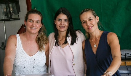  Hanni Abud, Liz Alcalde y Marcela Torres.