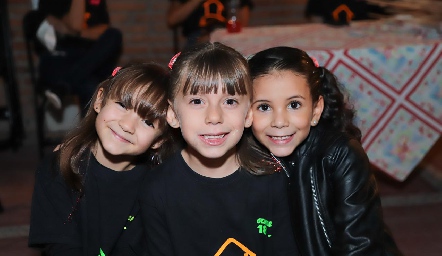  Sara Daniela Ibáñez, Leyre Gallegos y Alexandra Reynoso.