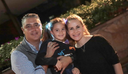  David Cortés, Valeria Cortés y Michelle Baeza.