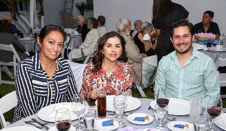  Marcelina Gómez, Yara Saldaña y Daniel Camargo.
acj11.jpg