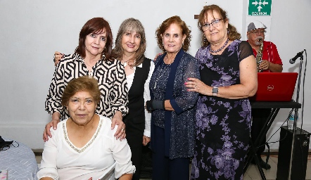  Emma Silva, Eugenia Ponce, Claudia Ponce, Martha Ponce y Araceli.