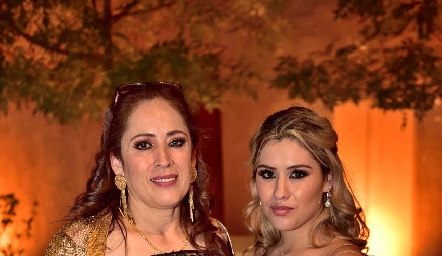  María del Rosario y Karla Denisse.