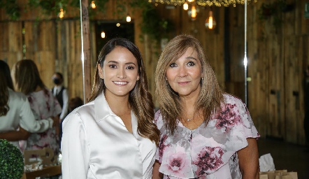  Fer García con su suegra Cristina Córdova .