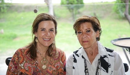  Martha Elena Muñiz y Mercedes Muñiz .