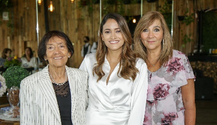  Bertha Guerrero, Fer García y Cristina Córdova .
