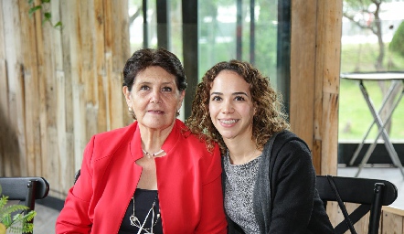  Martha Elena Guerrero y María Costa .