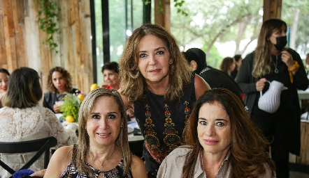  July de Zermeño, Adriana Milán y Tere Aranda .
