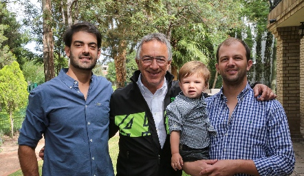  Roberto, Alejandro, Alejandro y Alejandro Abud.