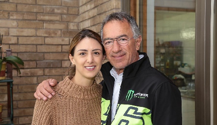  Catalina con su papá Alejandro Abud.