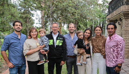Roberto Abud, Catherine Barret, Alejandro Abud, Janos Abud, Alejandro Abud, Santiago Mejía, Lorena Andrés, Catalina Abud y Roberto Mejía.