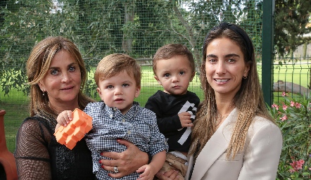  Lorena Robles, Alejandro Abud, Santiago Mejía y Lorena Andrés.