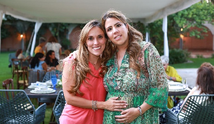  Daniela Llano y Gaby Carrillo.