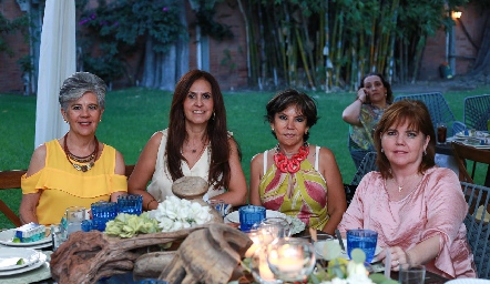  Flora Martínez, Dulce María Herrera, Irma y Lupita Martínez.