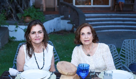  Adriana de Montiel y Araceli Gómez.