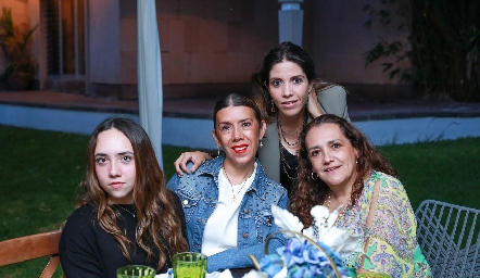  Roberta Medina, Mary Buendía Meade, Ana Elena Meade y Pato Meade.