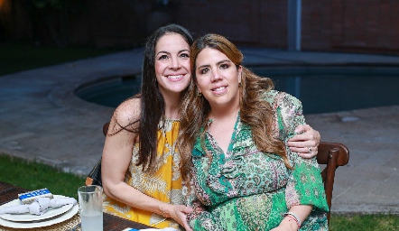  Carla Rubalcaba y Gaby Carrillo.
