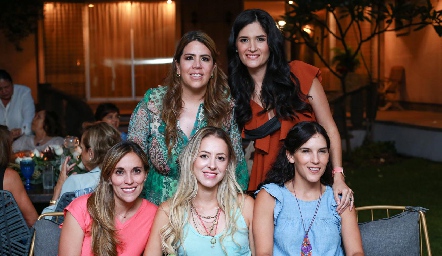  Gaby Carrillo, Ale Cano, Daniela Llano, Azul González y Cecilia Aldrete.