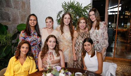  Arantxa Pérez, Sofía de la Parra, Lorena de la Parra, Lorena González, Laura Ortuño, Melissa Meade, Maricarmen Mendizábal e Isa Tobías.