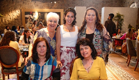  Socorro Aguilera, Cristina Aguilera, Roxana González, Montserrat Gutiérrez y Patricia Ordoñez.