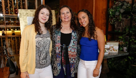  Roxana Aranda, Roxana González Ramírez y Paola Cerón.