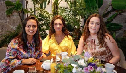  Aratxa Pérez, Melissa Meade y Maricarmen Mendizábal.