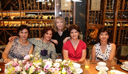  Martha González, Laura Barrios, Aglae Gómez, Marissa Ahumada y Marilú Lasso de la Vega.