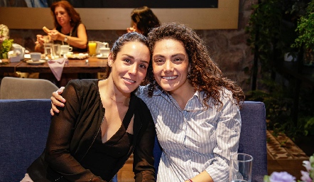 Ximena Castillo y Paola Zepeda.