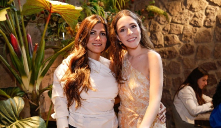  Verónica de Zamanillo y Lorena de la Parra.