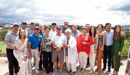  Ignacio y Elsa Bremer con sus hijos, hijos políticos y nietos.